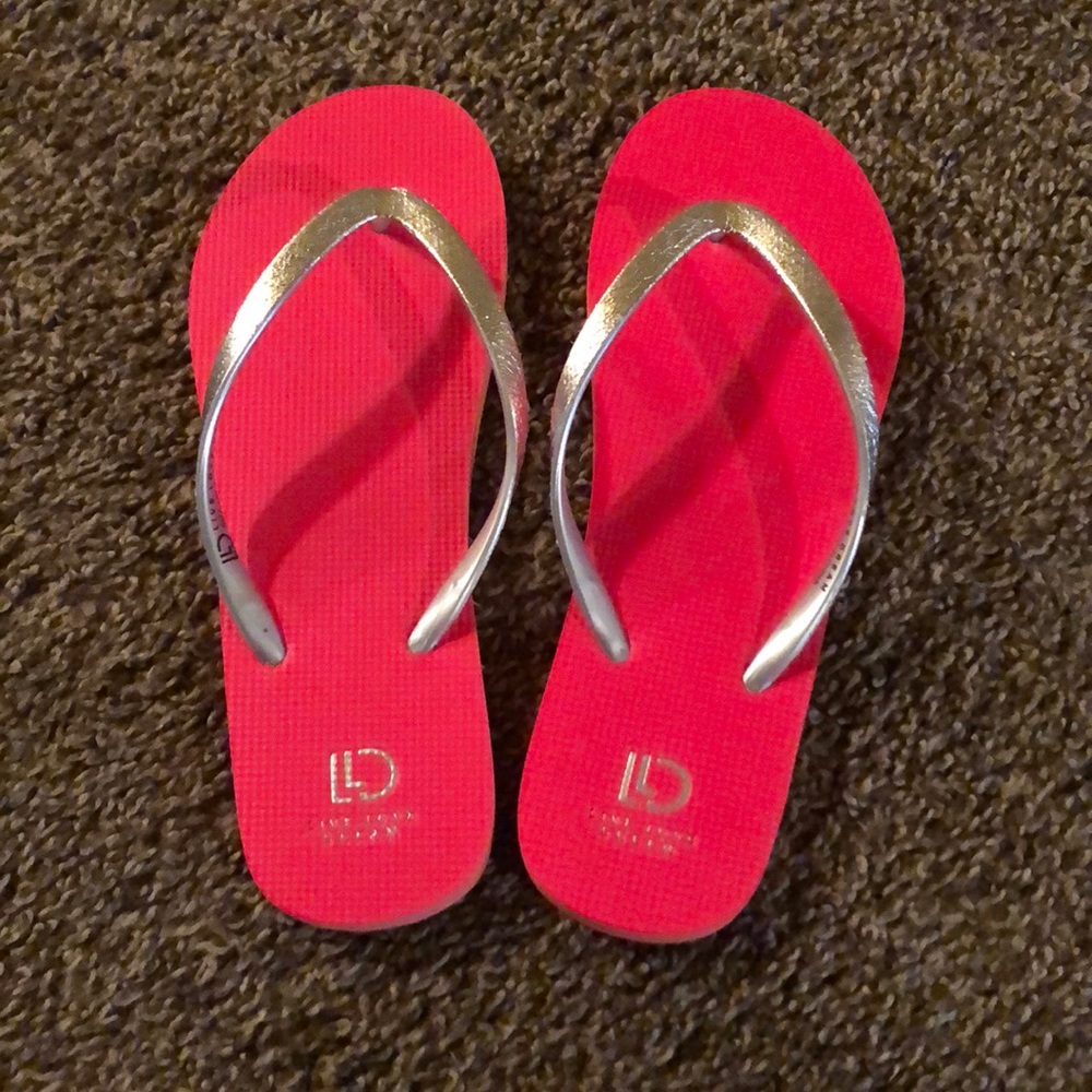 Flip flops.